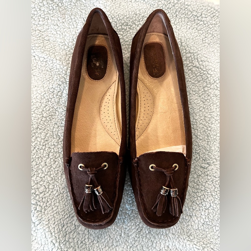 SPERRY Topside Women’s brown Suede loafers.